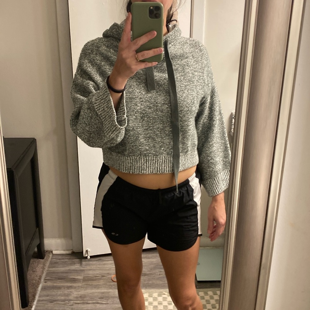 Green warm sweater. Cropped small